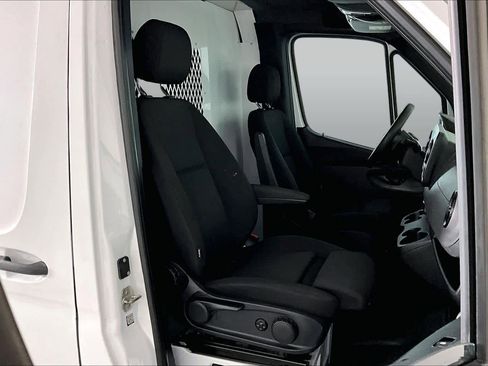 Used 2019 Mercedes-Benz Sprinter 144 image 9