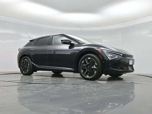 New 2025 Kia EV6 Wind RWD image 2