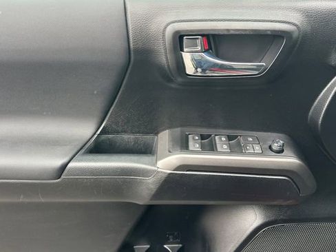 Certified 2022 Toyota Tacoma TRD Off-Road image 14