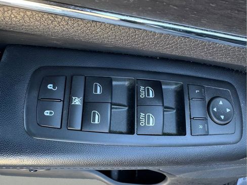 Used 2018 Jeep Grand Cherokee Limited w/ Luxury Group II image 17