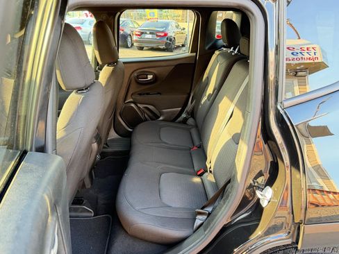 Used 2021 Jeep Renegade Latitude AWD/4WD image 29