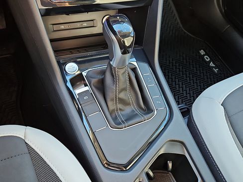 New 2026 Volkswagen Taos SE image 13