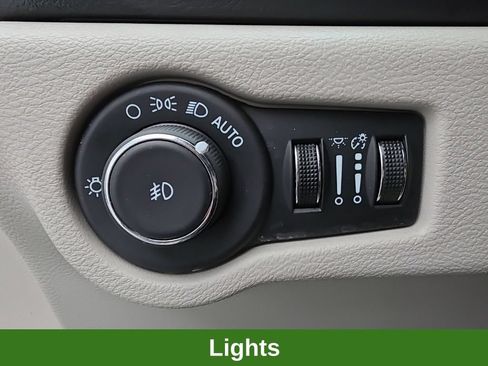 Used 2024 Chrysler Pacifica Touring-L FWD image 24