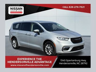 Used 2023 Chrysler Pacifica Touring-L