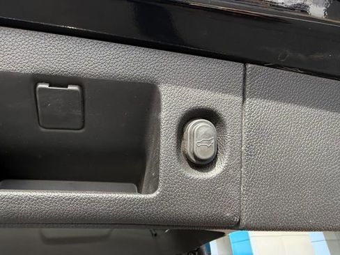 Used 2020 Chevrolet Tahoe Premier w/ Premier Plus Edition image 8