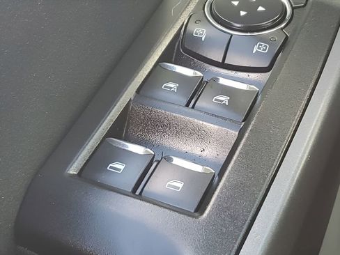 Used 2025 Ford F250 XLT image 32