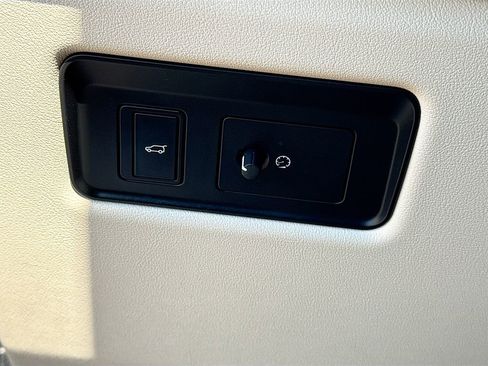 Used 2022 Land Rover Range Rover Westminster Edition image 33