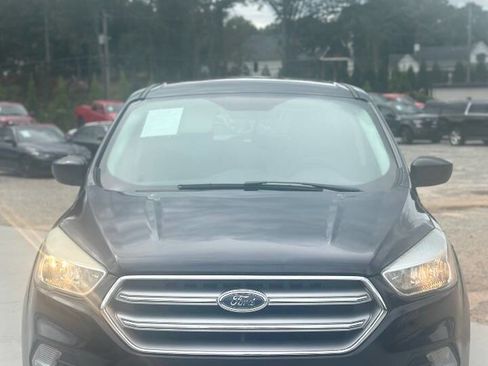 Used 2017 Ford Escape SE image 3