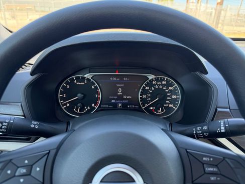 Used 2025 Nissan Altima 2.5 SV FWD image 40