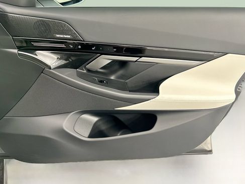 Certified 2025 BMW 530i w/ Premium Package RWD image 24