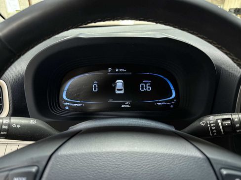 Used 2023 Hyundai Venue Limited FWD image 31