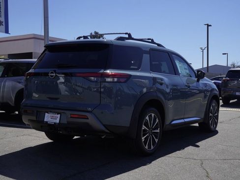 New 2026 Nissan Pathfinder Platinum image 4