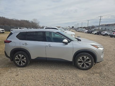 Used 2021 Nissan Rogue SV image 1