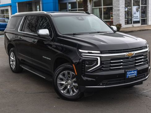 Used 2025 Chevrolet Suburban Premier image 2