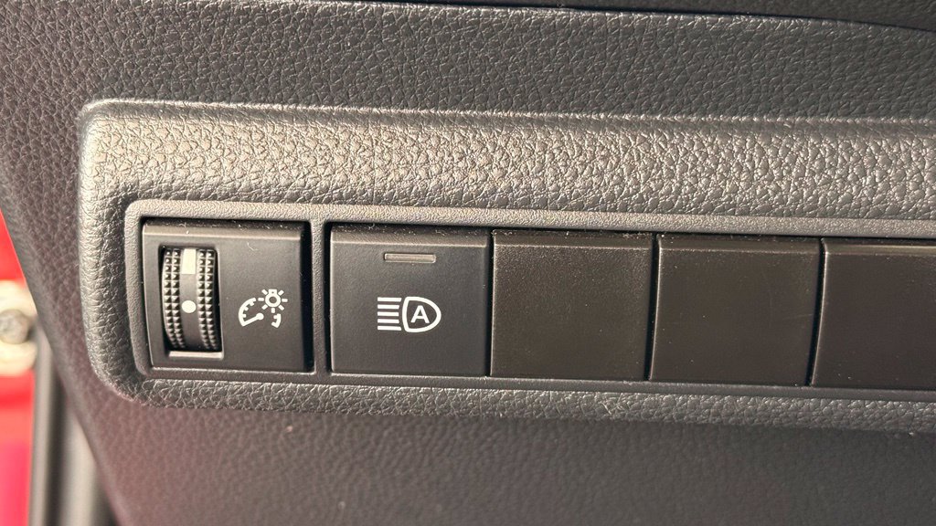 Used 2021 Toyota Corolla LE FWD image 31