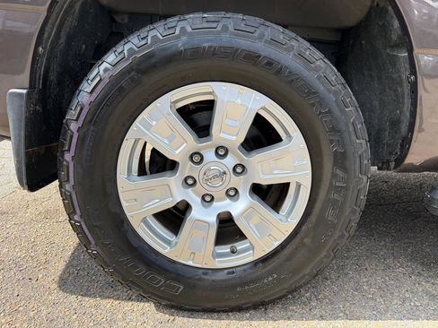 Used 2017 Nissan Titan SV image 29