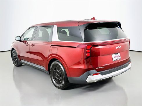 Certified 2025 Kia Carnival image 16