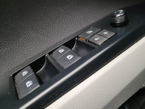 Used 2019 Toyota Camry SE w/ Carpet Mat Package FWD image 27