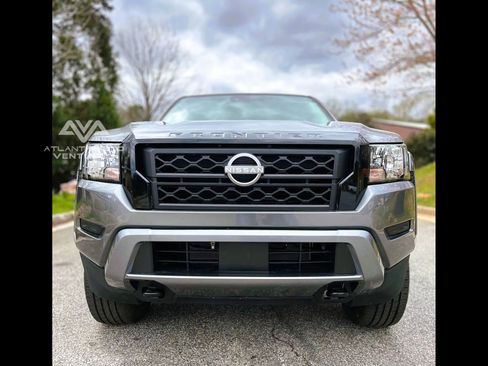 Used 2024 Nissan Frontier SV image 6