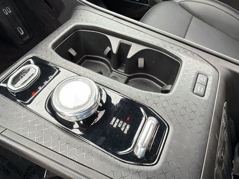 Used 2024 Jeep Wagoneer Launch Edition AWD/4WD image 30