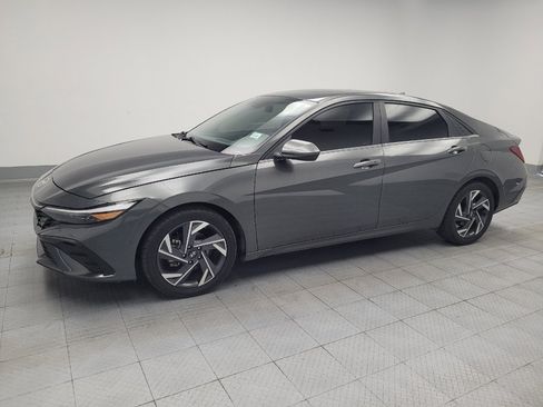 Used 2024 Hyundai Elantra SEL w/ Convenience Package FWD image 2