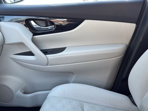 Used 2018 Nissan Rogue Sport SV w/ SV All-Weather Package image 18