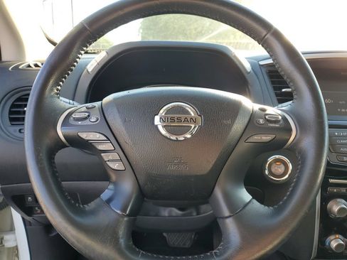 Used 2020 Nissan Pathfinder SV FWD image 15