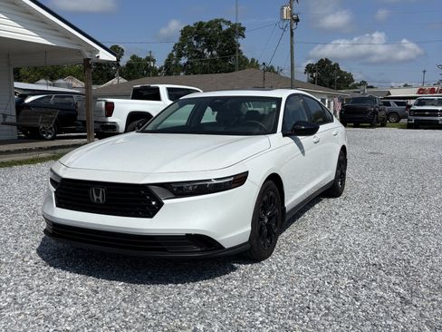 Used 2025 Honda Accord SE image 1