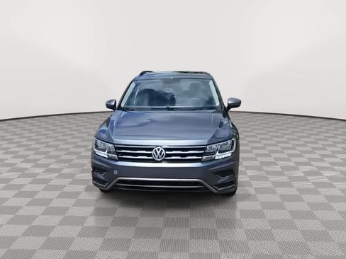 Used 2021 Volkswagen Tiguan SE w/ Panoramic Sunroof Package FWD image 3
