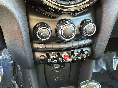 Used 2021 MINI Cooper 4-Door Hardtop image 13