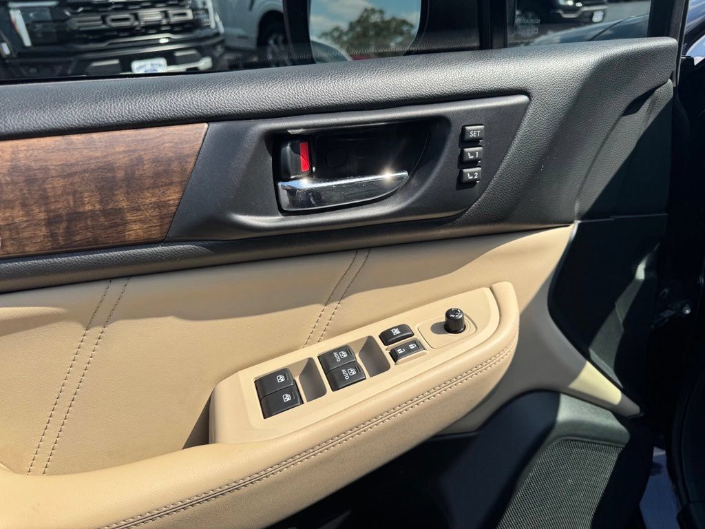 Used 2018 Subaru Outback 3.6R Limited AWD/4WD image 3