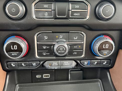 Used 2022 Chevrolet Tahoe High Country image 24