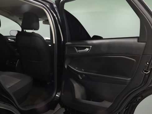 Used 2020 Ford Edge SE FWD image 16