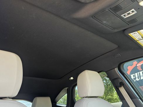 Used 2018 Jaguar E-PACE SE image 35