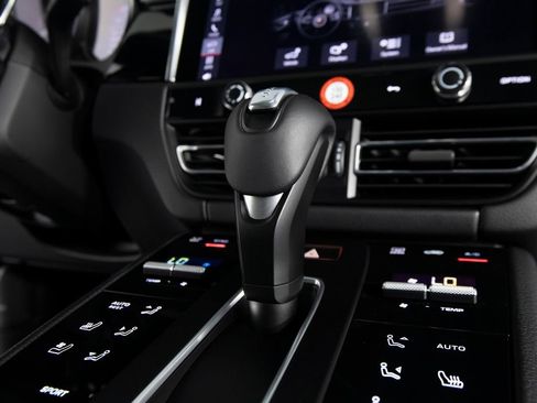 Certified 2026 Porsche Macan AWD/4WD image 34
