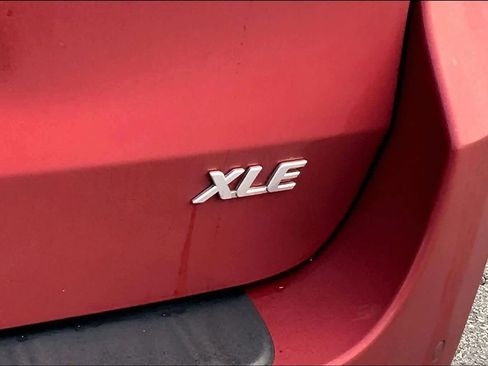 Used 2020 Toyota Sienna XLE w/ XLE Navigation Package image 10