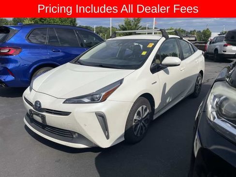 Used 2020 Toyota Prius LE AWD/4WD image 1