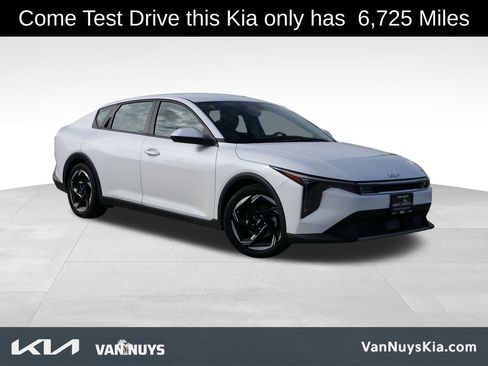 Certified 2025 Kia K4 EX image 1