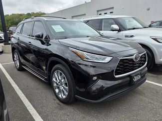 Used 2021 Toyota Highlander Limited video 1