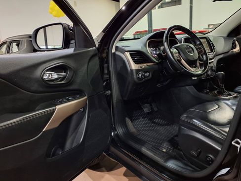 Certified 2017 Jeep Cherokee Latitude w/ True North Edition AWD/4WD image 16