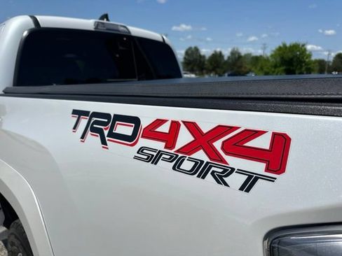 Used 2022 Toyota Tacoma TRD Sport w/ Technology Package AWD/4WD image 12