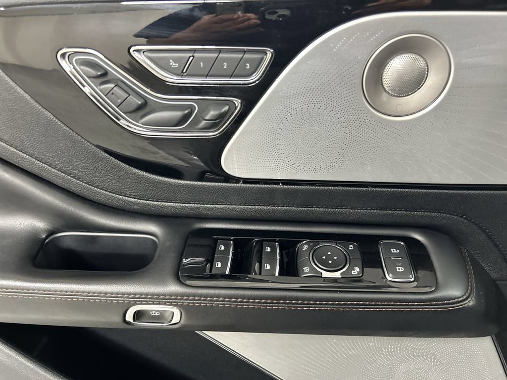 Used 2021 Lincoln Aviator Reserve w/ Equipment Group 201A AWD/4WD image 11