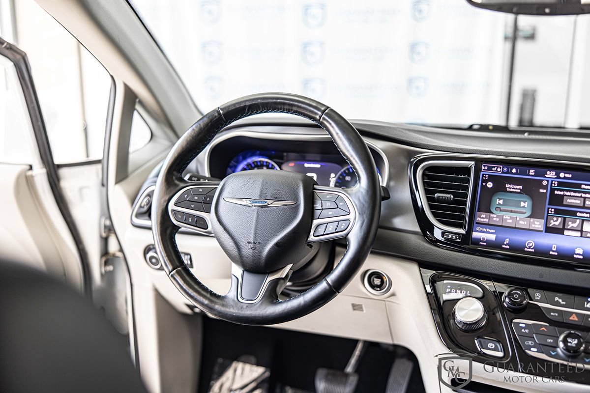 Used 2021 Chrysler Pacifica Touring-L FWD image 36