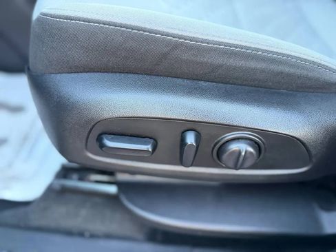 Used 2018 Chevrolet Equinox LT image 35