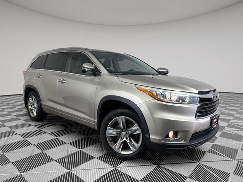 Used 2015 Toyota Highlander Limited w/ Driver Technology Package image 1
