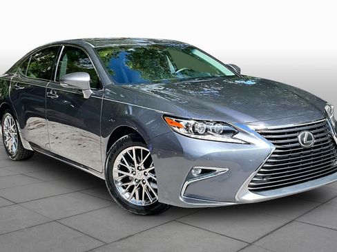 Used 2017 Lexus ES 350 w/ Luxury Package FWD image 2