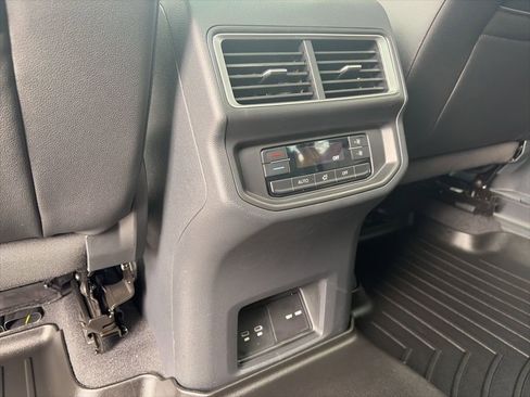 Used 2025 Volkswagen Atlas Peak Edition SE image 27