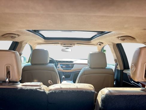 Used 2017 Cadillac XT5 Platinum w/ Driver Assist Package AWD/4WD image 14
