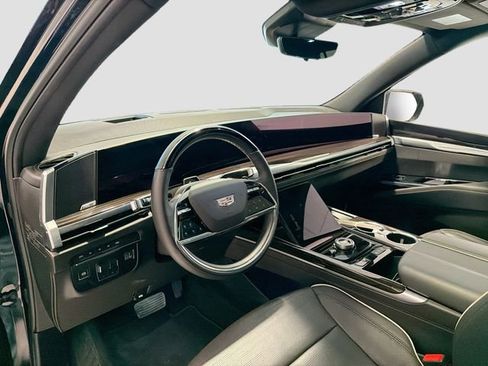 Certified 2025 Cadillac Escalade ESV Premium Luxury AWD/4WD image 9