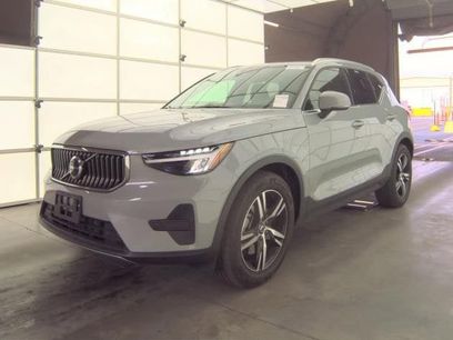 Used 2025 Volvo XC40 B5 Core